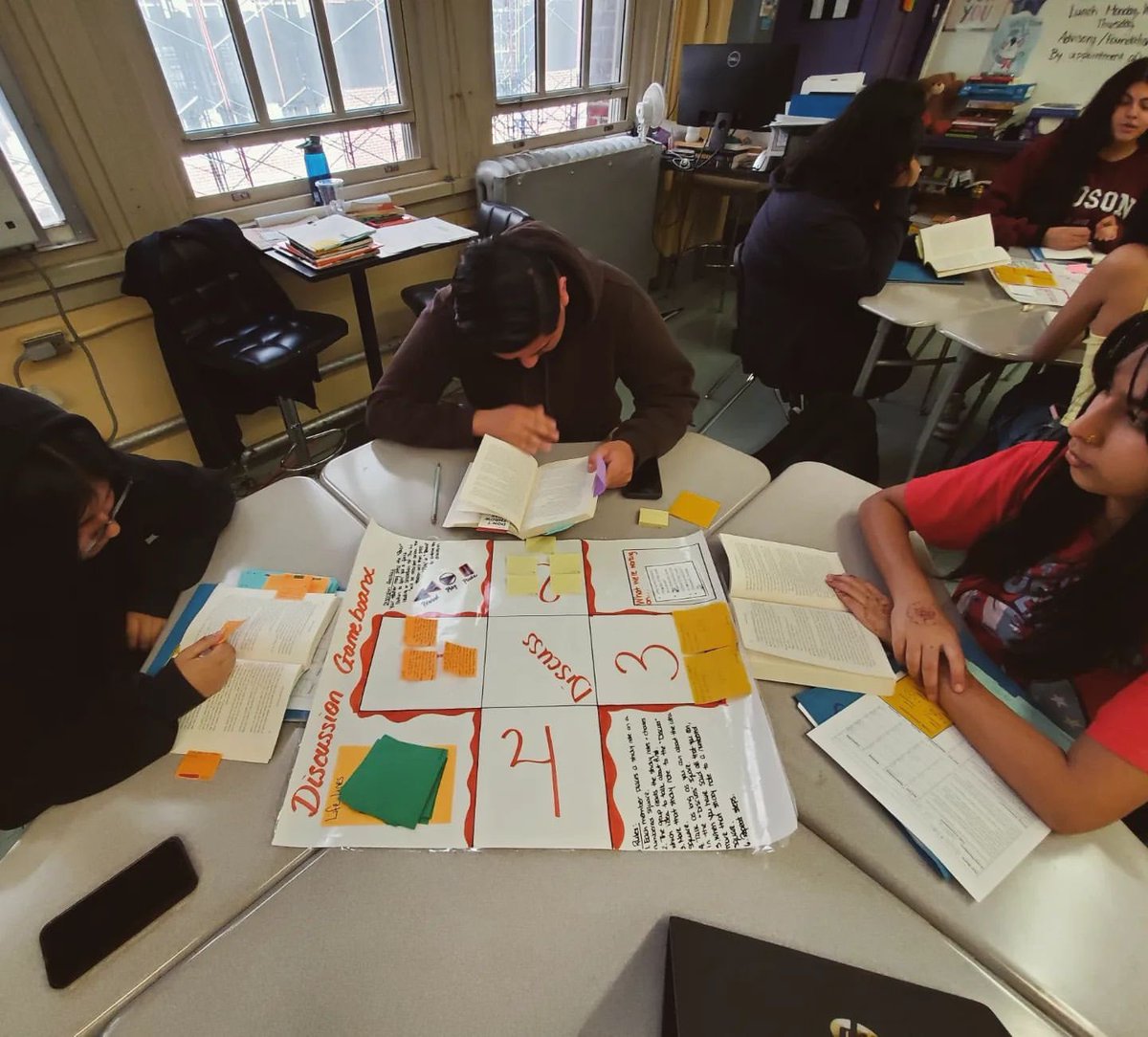 CIOBCitywide's tweet image. Circle discussions in Jen's ELA class at #VanguardHS are fostering deep connections between literature and history! 📚🌟 Circle discussions empower students to explore themes &amp;amp; connections while honing critical thinking skills. Keep up the great work, team! #ELAclass #Literature