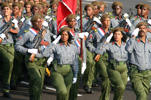 Cada 16 de abril, Cuba celebra el Día del Miliciano, fecha que recuerda el coraje de hombres y mujeres que en 1961 demostraron la disposición del pueblo de luchar antes que ver pisoteada su soberanía.
#CubaViveEnSuHistoria
#TenemosMemoria