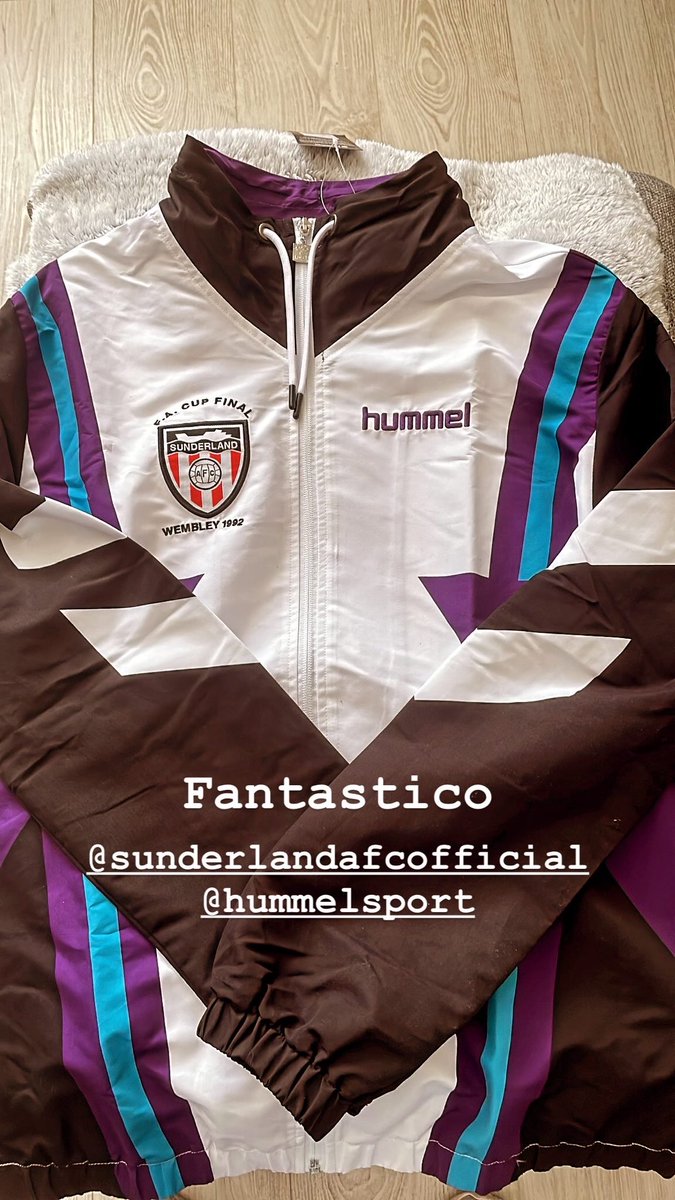 SamMurphy1410's tweet photo. Yes yes yes 
#SAFC @hummel1923 https://t.co/MIQfuj8M3J