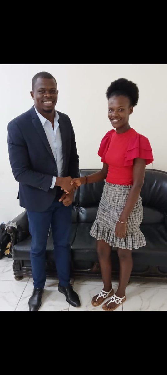 ONG_BueFixe's tweet photo. Representante da Bué Fixe em São Tomé e Príncipe, Leninha da Conceição, reuniu-se com o Diretor do Instituto da Juventude, Calisto Nascimento, 11 de abril, em São Tomé. O evento teve como objetivo apresentar as  atividades previstas para o presente ano, junto dos jovens locais. https://t.co/LrCh0REFwH