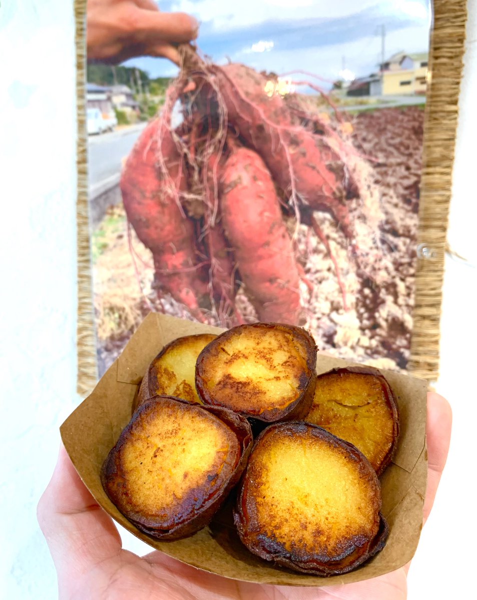 utsumissimo's tweet photo. ロハスフェスタ春、出店🌸
全日程で焼芋スイーツ販売しに万博公園いってきます〜

ポン太青果とのコラボ！リンゴジュースやドレッシングなども店頭ございます！

せっかくのイベント。いっぱい売って、いっぱい食べまくる！！ https://t.co/SvylmHmXSJ