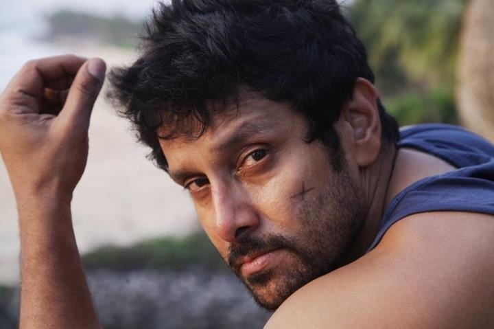 lunajaci's tweet photo. Happy Birthday to Chiyaan Vikram Anna from Japan！

古いけど大好きなヴィクラムさんの映画”David”のお写真にしました。

#hbdchiyaan #ChiyaanVikram https://t.co/uTpMU56MXP