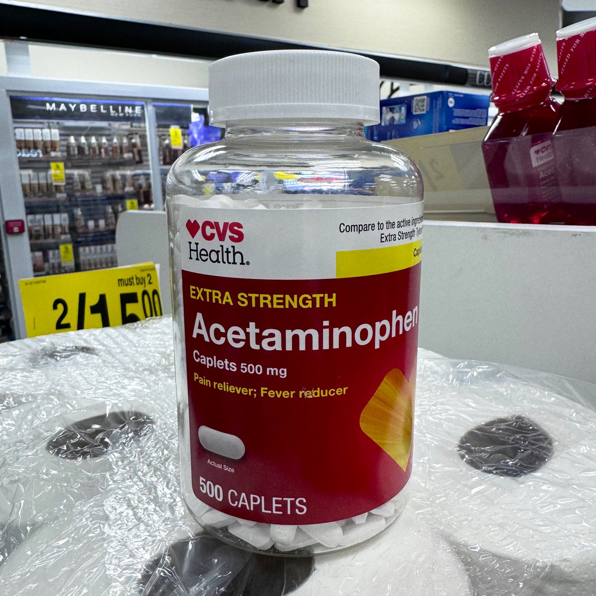 Viatjant per Estats Units et trobes coses surrealista. A la 'farmàcia' venen (sense cap tipus de recepta) envasos de paracetamol de 500 mg de 500 comprimits! 💊