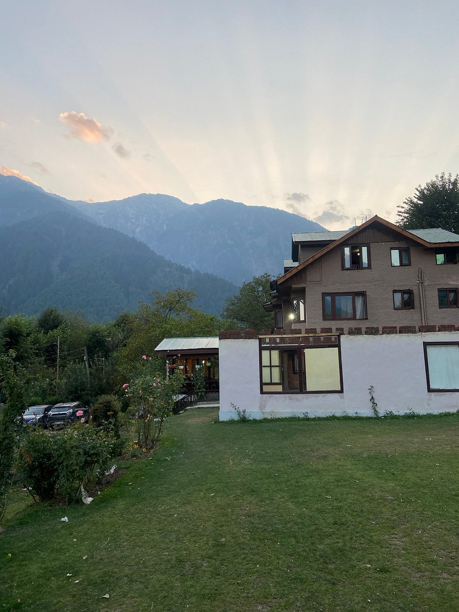 ZUHAIBBHAT20's tweet photo. #KashmirValley
#Pahelgam 
#heavenonearth https://t.co/4ap16SSqjJ