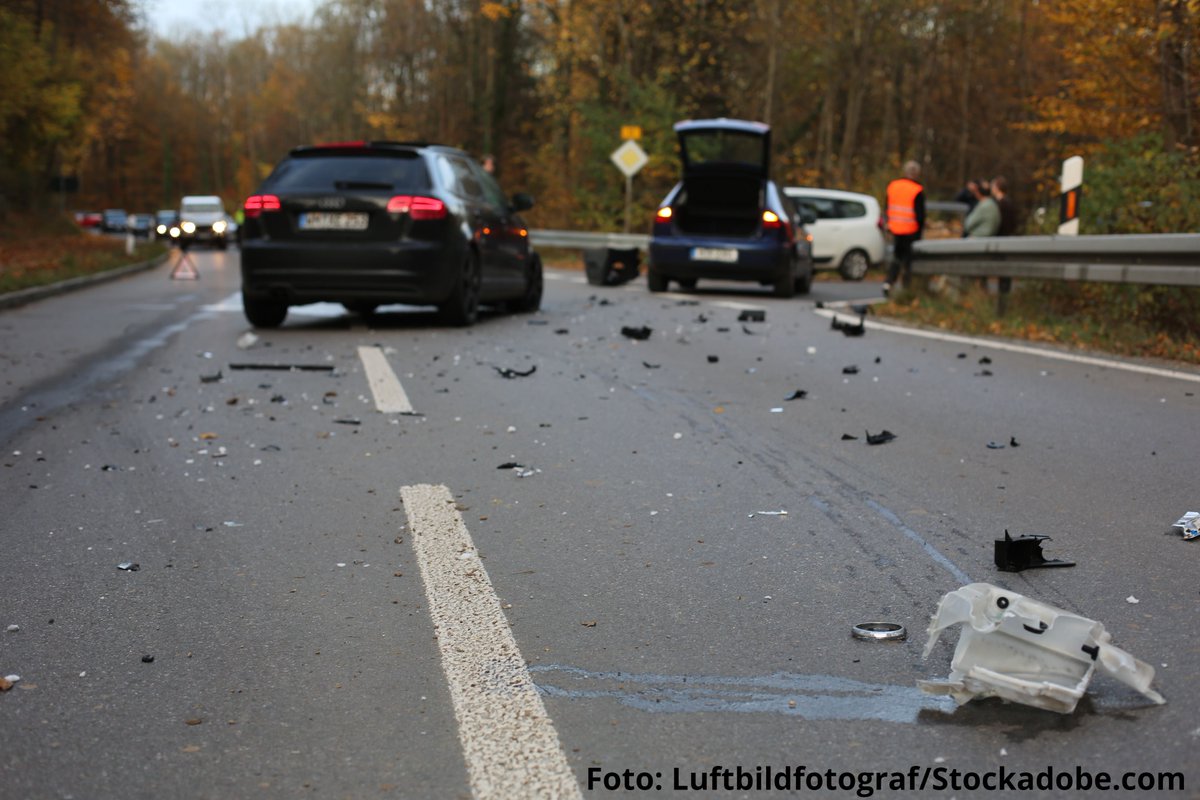 Aus dem Kabinett: Polizeiliche Verkehrsunfallbilanz 2023 vorgestellt. Demnach gab es in #SachsenAnhalt deutlich weniger Verkehrsunfälle als noch in den Vor‑Corona‑Jahren. Auch die Zahlen der Verkehrstoten und Schwerverletzten sind rückläufig. ▶️ lsaurl.de/ZcnuHn