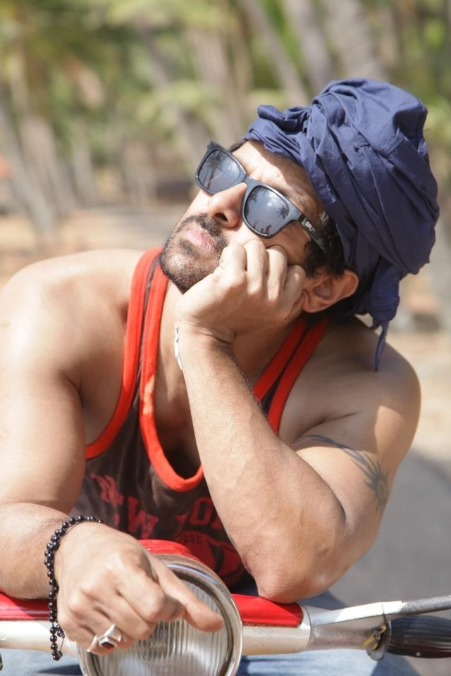 lunajaci's tweet photo. Happy Birthday to Chiyaan Vikram Anna from Japan！

古いけど大好きなヴィクラムさんの映画”David”のお写真にしました。

#hbdchiyaan #ChiyaanVikram https://t.co/uTpMU56MXP
