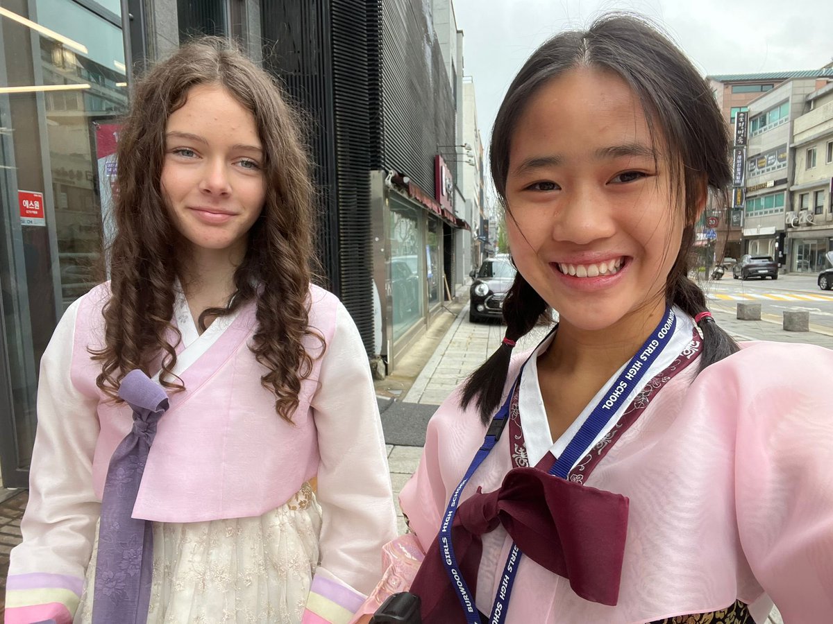 wedwina's tweet photo. Floss and her pal Amelia in their Hanboks. Seoul, South Korea https://t.co/Y02T8Epvw7