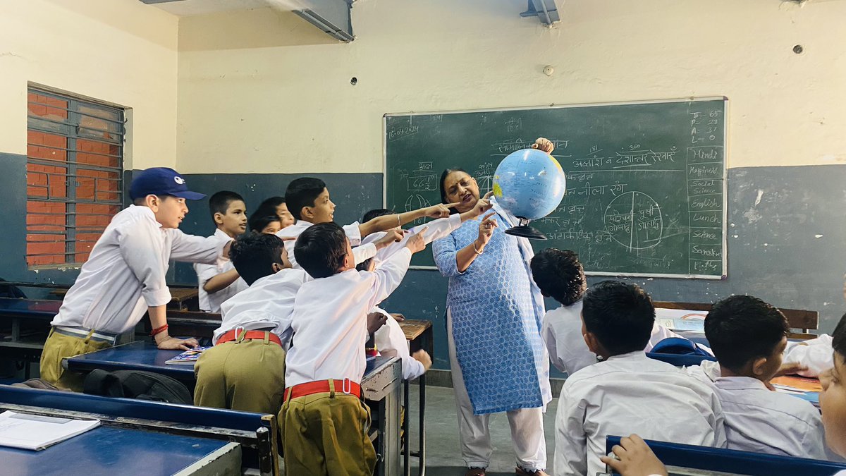 Thrilled to see the students fully engaged in SSt class <a href="/GBSSS_1_AN/">Govt Boys Senior Secondary School 1 Adarsh Nagar</a> !
The teacher's interactive approach, bringing in the globe for hands-on learning, really ignited their interest.
#EngagedLearning #SocialScienceclass