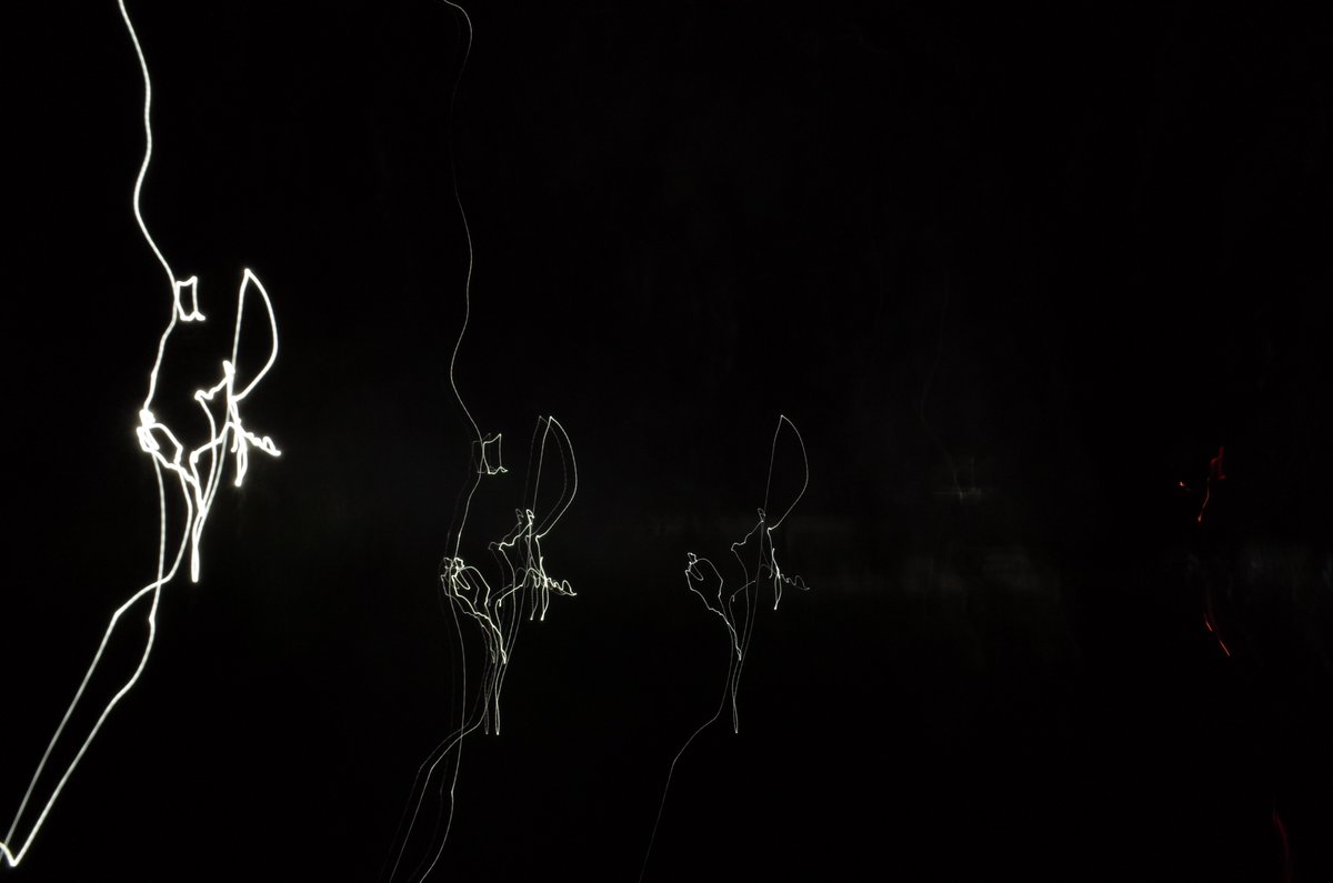 matopy0214's tweet image. 近所に夜桜撮りに行って真っ暗でシャッタースピードと露光いじってたら変なの撮れた。
#GRII #GR2