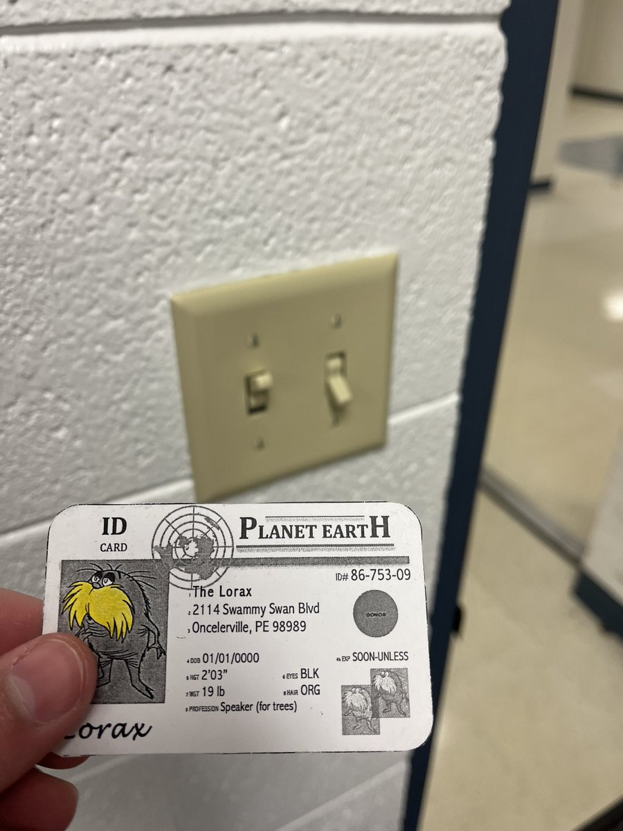 ParkerFapes's tweet photo. To help conserve energy we can turn off lights so that there isn’t as much energy going to waste! #apesenergy @franklinlorax https://t.co/uFFQSihnh2