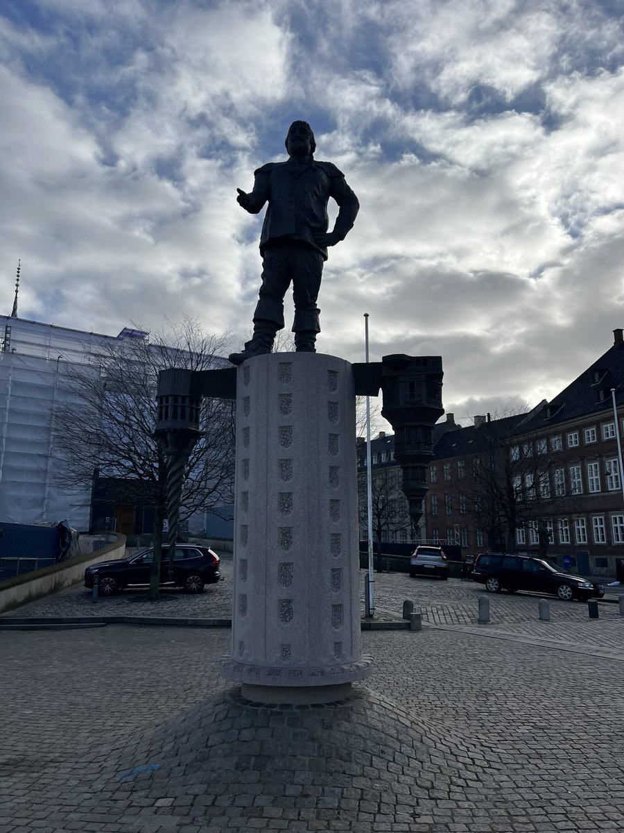 ついこないだ写真を撮った尖塔がもうないなんて、、、

辛い。供養します。

#コペンハーゲン