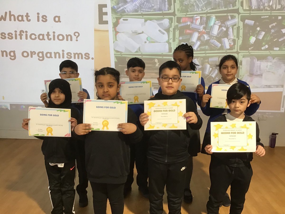 @FevershamSchool the proud winners of Going for Gold quiz. Well done all #stickyknowledge #science #lowerks2 #winners #happyfaces @AETAcademies @CNicholson_Edu @vianclark @Claire_Heald @IramFaz