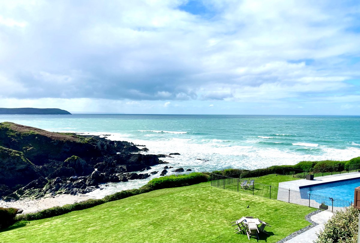 WatersmeetHotel's tweet photo. Sunshine is the best medicine. #HappyTuesday #Woolacombe #Devon #springday🌸 https://t.co/uWBnPRwcC3