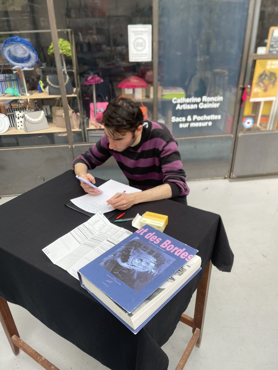 turbulences75's tweet photo. Quand les plumes des chapiteaux s’envolent pour Saint Nazaire le temps d’un atelier « #écriredanslaville » sur l’invitation de #joelkerouanton cela donne lieu à de belles rencontres littéraires. Le temps d’un après midi, nous avons rencontré,rédigé, raturé, restitué… Merci ! https://t.co/XpNXCMiSwQ
