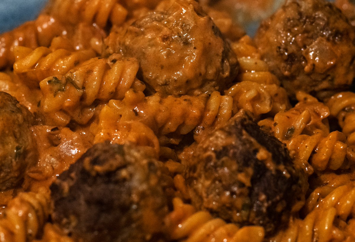 Creamy meatball pasta patreon.com/posts/creamy-m…