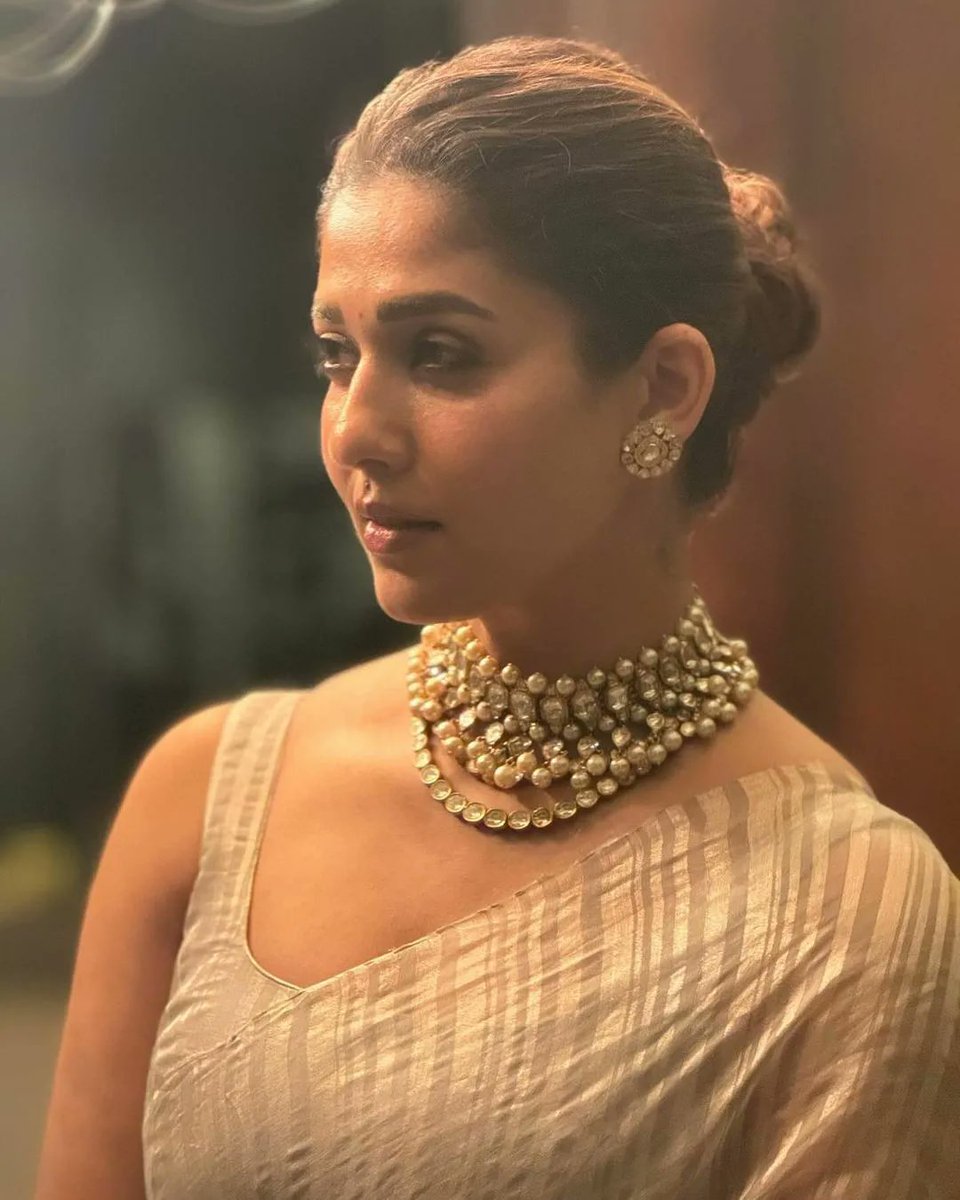 UrbanAsian's tweet photo. Golden hour glow!! 😍❤️
LadySuperstar @nayanthara absolutely gorgeous.
#Nayanthara
#Beautifuldiva #hotdiva #Sexydiva #Bollywood #southasian #urbanasian https://t.co/JiBcjS9jfr