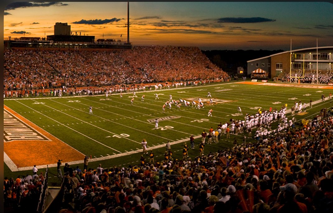 Blessed to receive an offer from Bowling Green!!🟠🟤 @CoachBWhite7 @JonathanWholley @AOF_Football @Coach__Bomely