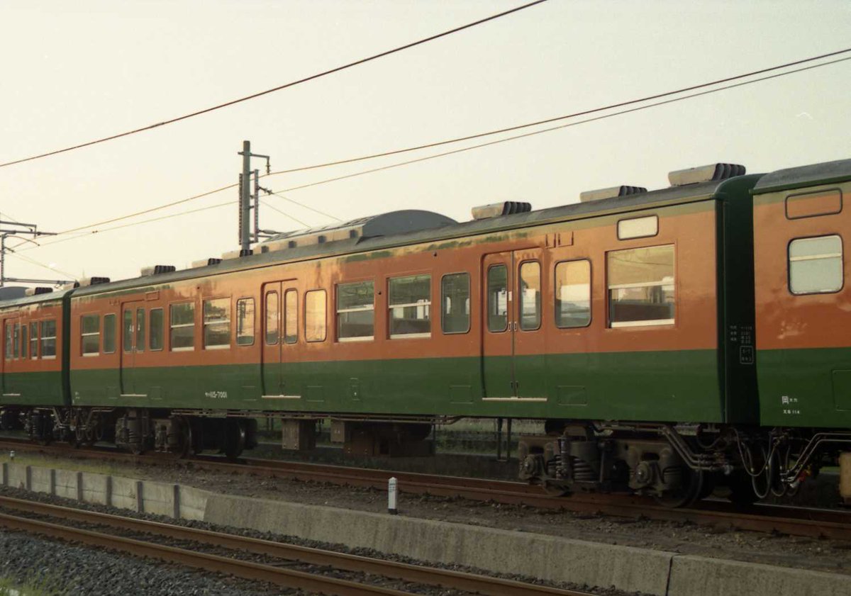 1995年頃、網干から岡山へ戻ってきました115系5800番台と、初改造転入