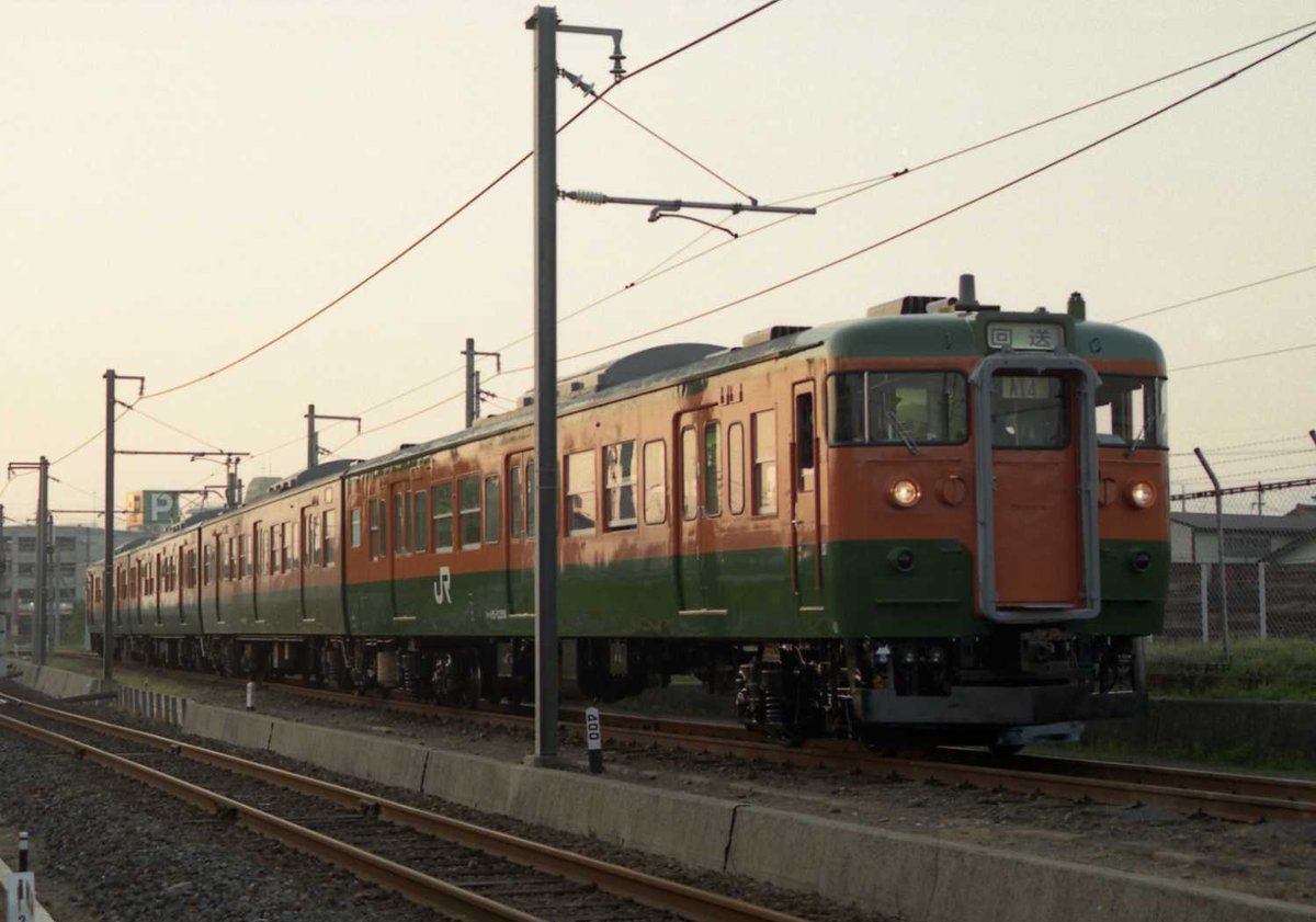 1995年頃、網干から岡山へ戻ってきました115系5800番台と、初改造転入