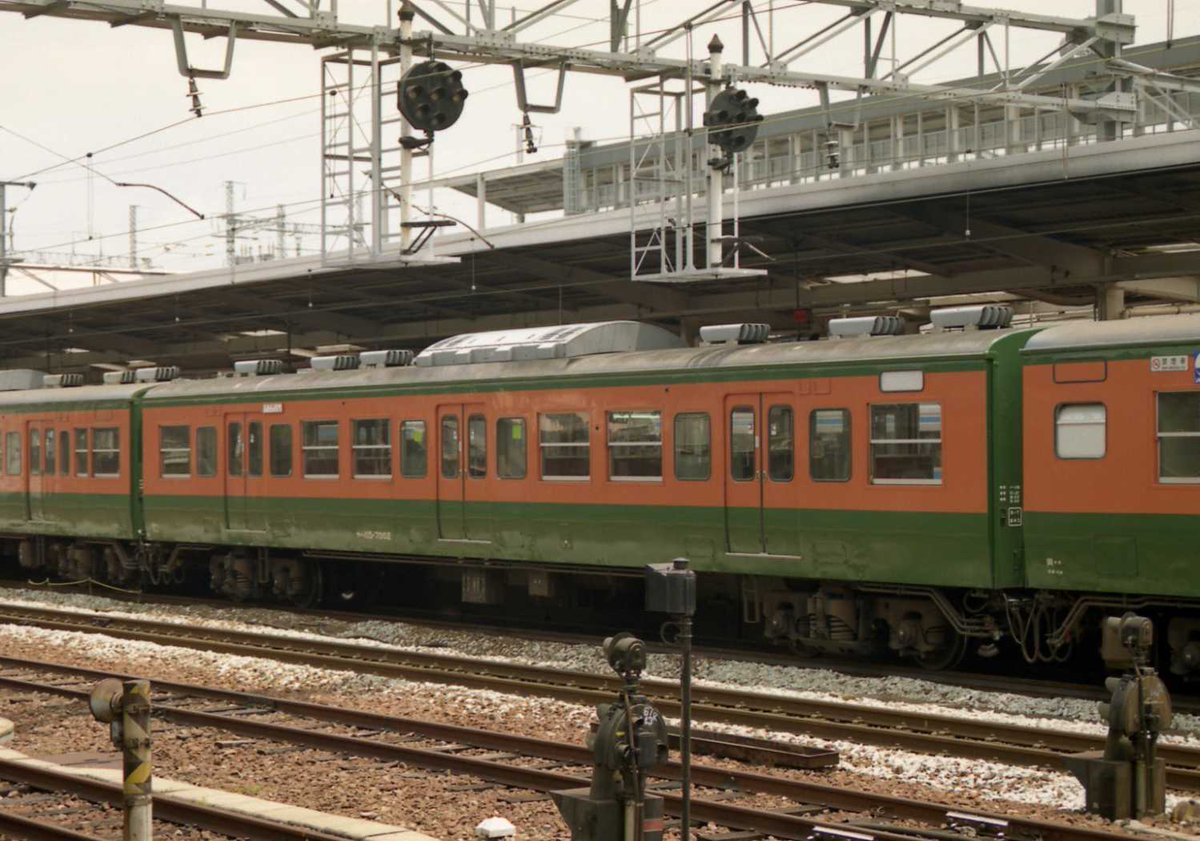 1995年頃、網干から岡山へ戻ってきました115系5800番台と、初改造転入