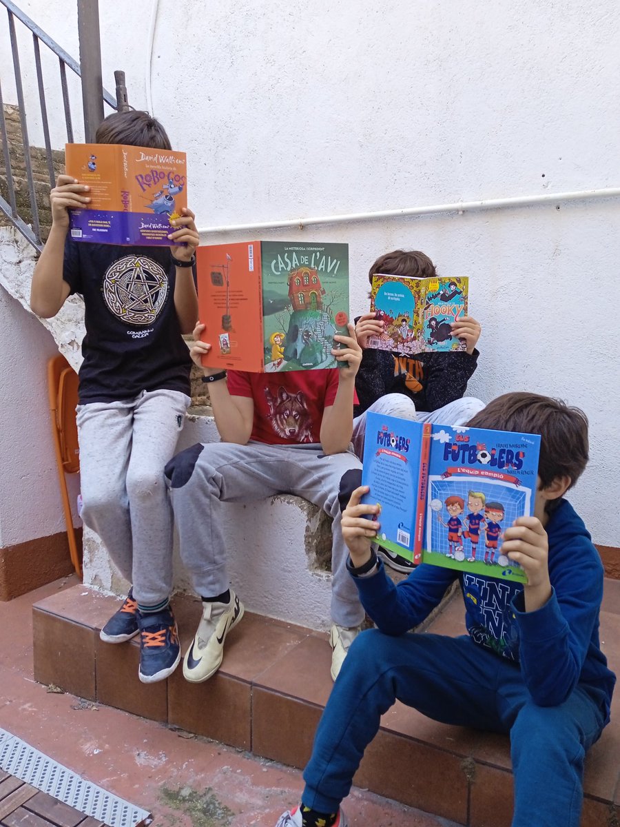 PebreNegre_llib's tweet photo. Avui ens ha visitat l'escola Dovella📚 i hem compartit recomanacions de llibres!! #FemBarri #BonesLectures #SantJordi2024 https://t.co/bjKKOC3bgr