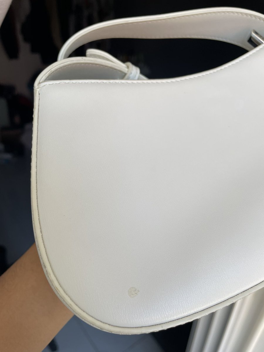 NTX1208's tweet photo. 🪄กระเป๋า korra_bag รุ่น Posey สีขาว 

ขนาด : สูง 13 cm กว้าง 25 cm ลึก 5 cm
ตำหนิตามรูป สภาพหนังดีมากก

🤍 ราคา 400฿ ค่าส่ง 20฿
 (จากราคาเต็ม 890฿)

หรือกดผ่าน shopee : https://t.co/jZkvyIIR6I

#ส่งต่อเสื้อผ้ามือสอง #ส่งต่อ #ส่งต่อกระเป๋ามือสอง #ส่งต่อกระเป๋า #กระเป๋ามือสอง https://t.co/SApGpONtJF