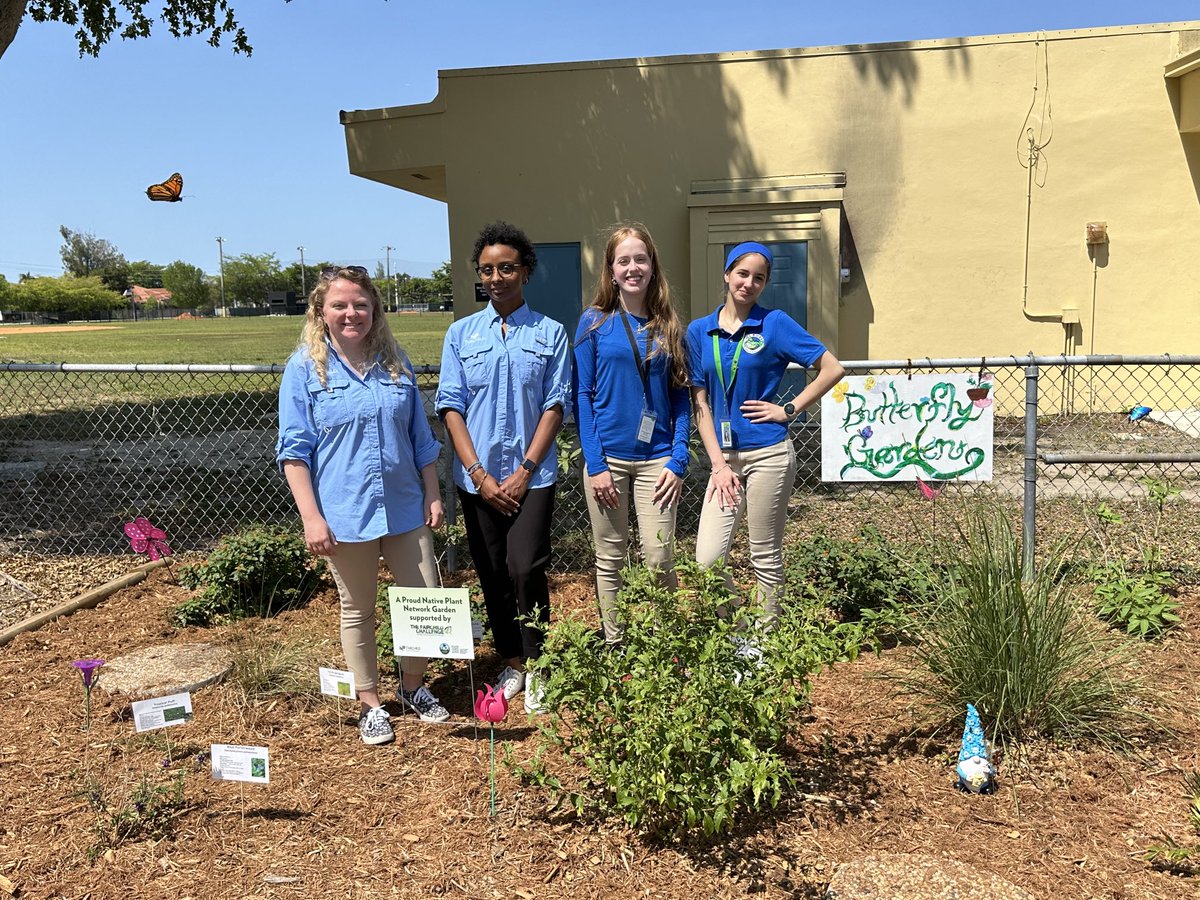 Fairchild visited Glades Middle to judge our Native Plant Pine Rockland Garden for the Fairchild Challenge. They were very impressed by the garden and the presentation by Allison and Kamila.⁦⁦⁦@FairchildChall⁩ ⁦⁦@MariTereMDCPS⁩