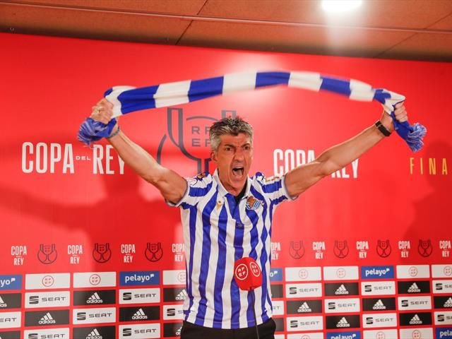 samuvalcar's tweet photo. Las opiniones son respetables. Más cada uno en su podcast. No por ello dejan de ser ridículas. Y lo de Rafa Alkorta y su podcast…

Cuando alguien duda de si la Copa del 2021 la pudimos celebrar, yo le pongo este vídeo y digo:

Vaya si la celebramos. Todos juntos. https://t.co/tfnRRz43wa