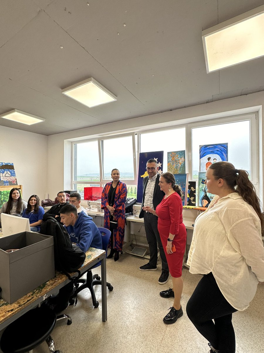 Empowering women in #tech 💪 and #AIineducation 🤖

Today we hosted Founder and CEO of Women in Tech Global <a href="/WomenInTechOrg/">Women in Tech® Global</a> , <a href="/AyumiMooreAoki/">Ayumi Moore Aoki</a> a global movement in inspiring and supporting women and girls in tech 👩‍💻, and our students shared their IT and #AI projects 💻.