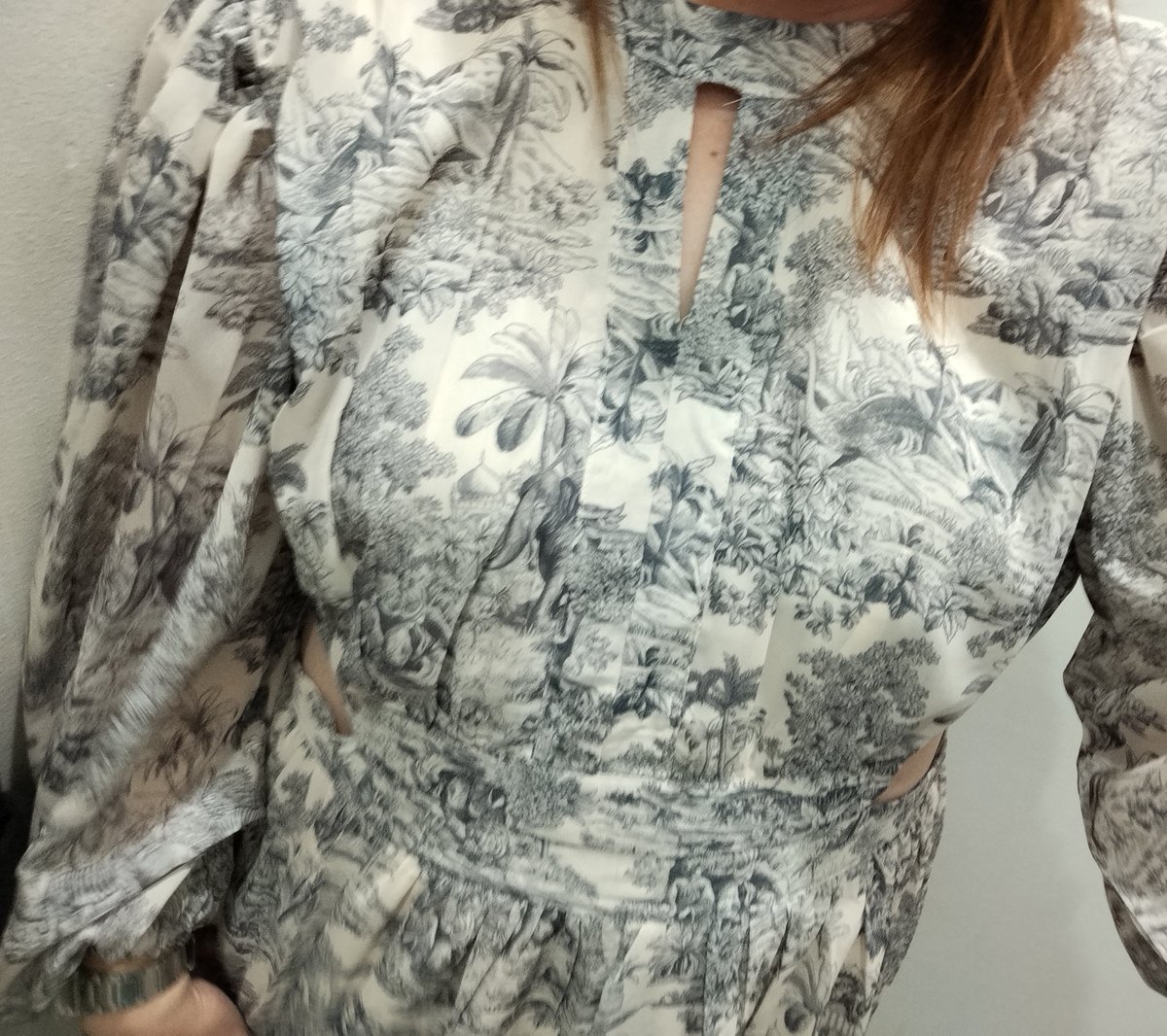 I found a dress that looks like hostage prince Tantaijin Jin's signature all seasons robe!!!!! What joy!!!! Until I tried it on and it won't zip! Damn.  😂😅🥲 Yunxi please lend me  your slender frame. 😅 #LuoYunxi