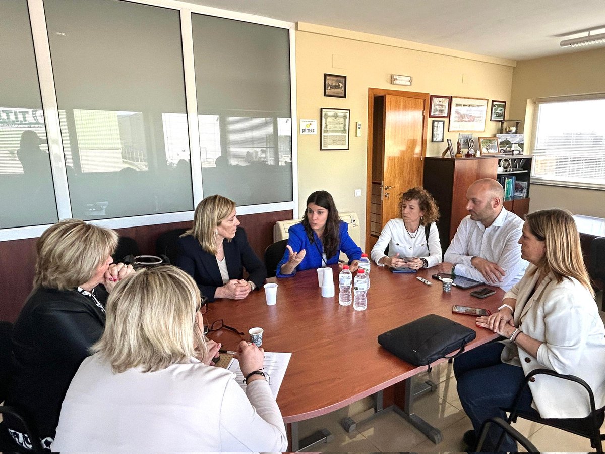 mncsls's tweet photo. Hem visitat l'empresa Transports Titu. Situada al polígon industrial de Valls té una àmplia trajectòria en el món de la logística i el transport i distribució de mercaderies per carretera. Enhorabona i gràcies per la tasca que feu.

#10comarques100trobades https://t.co/6MwVRTUl9r