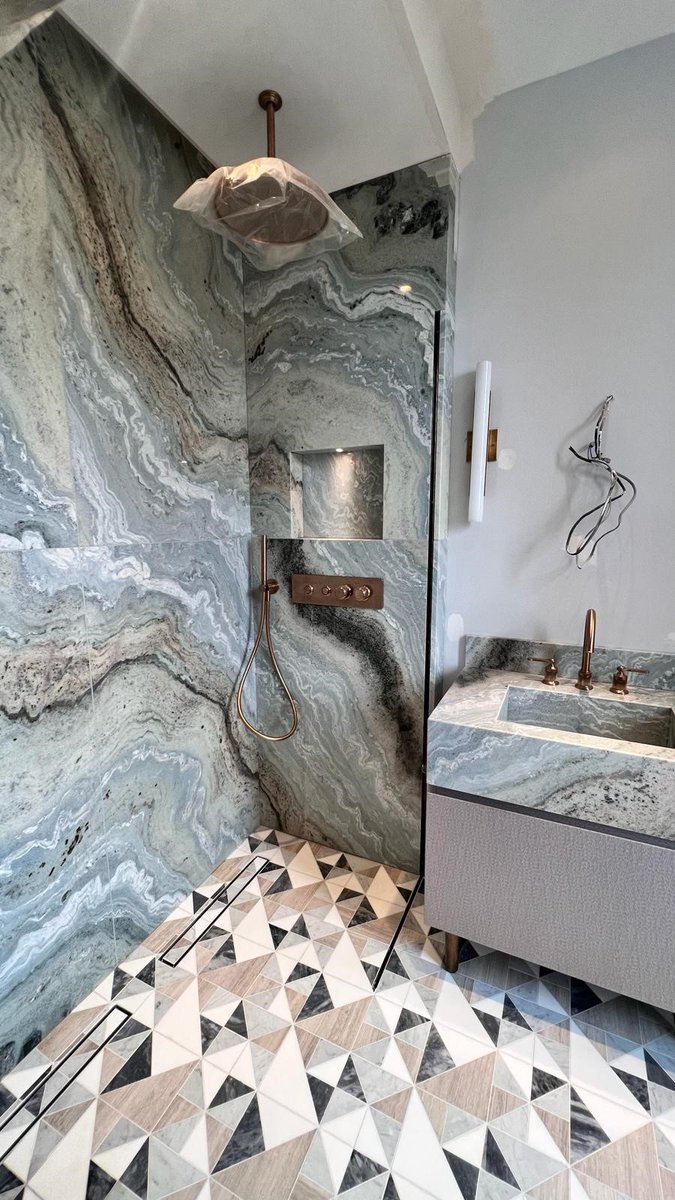 GMI_Stonework's tweet photo. A master bathroom completed in Verde Oasis including mitred edges with a special attention to the vein matching design. 
#interiordesign #interiors #design #interiorarchitecture #verdeoasisgmi #naturalstone #marble #gmi #gmistonework #limestone #onyx #london #luxuryliving https://t.co/PQpuIdY4G0