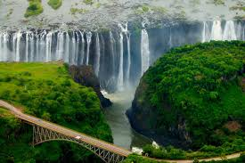 2/5 💵 Tourism receipts surged by 27% to $1.16 billion in 2023, largely thanks to a spike in international visitors, who contributed $732 million. Victoria Falls alone saw a 17% increase in room occupancy, driven by a 54% rise in international tourists. #TravelBoom #VictoriaFalls