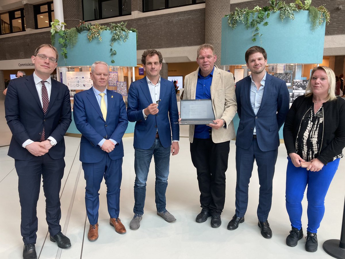 Vanmiddag hebben de initiatiefnemers van de petitie Zeg nee tegen het World Economic Forum deze aangeboden aan de commissie en hun zorgen besproken met de aanwezige leden.