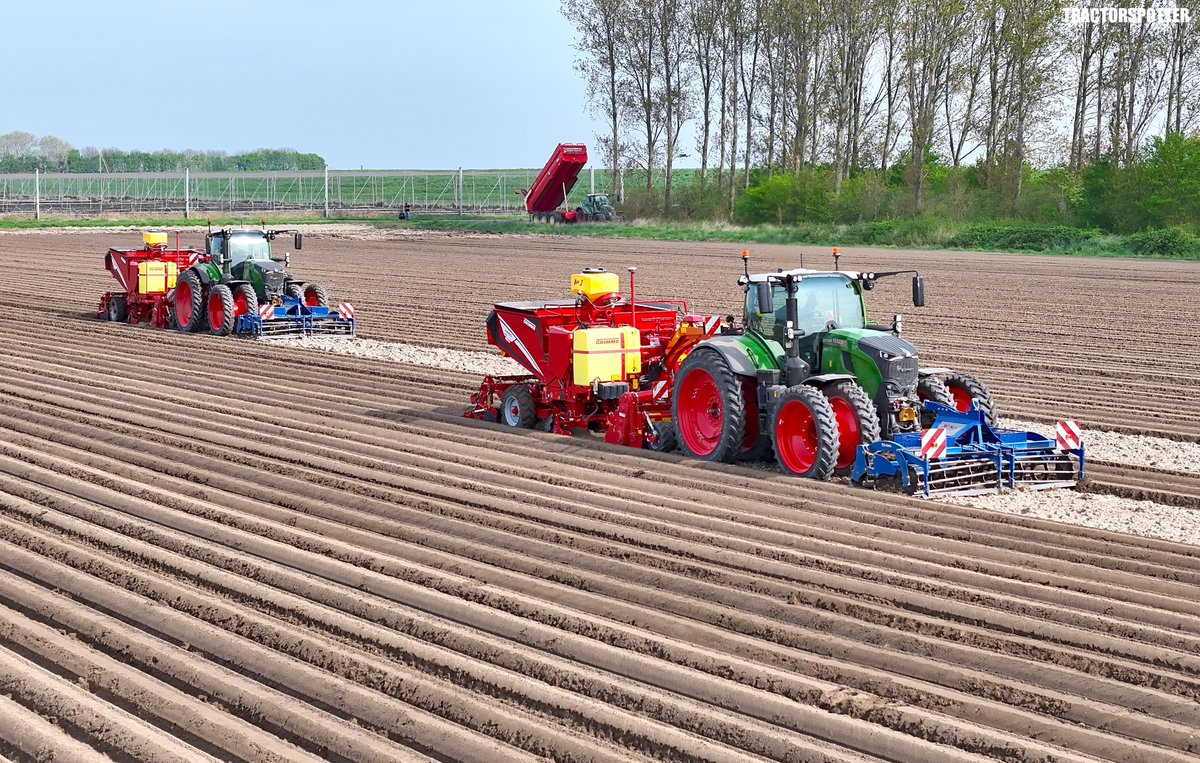 Twee schitterende en sinds dit jaar ook exact identieke pootcombinaties aan het werk in de Wilhelminapolder afgelopen zaterdag.