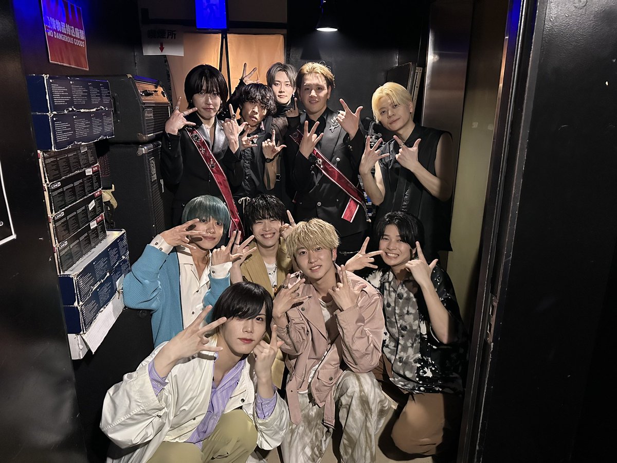 ELVA_STAFF's tweet image. Red Bull×FANJtwice  
『#MEGAFLASH -DAY2-』
supported by Red Bull ~MEN's EDITION~
@ アメリカ村FANJtwice 

#ELVA O.A 出演させていただきました!!

#MADKID さん
@MADKID_official 

#UNiFY さん
@UNiFY0601 

お写真ありがとうございました📸
今後とも宜しくお願いします‼️