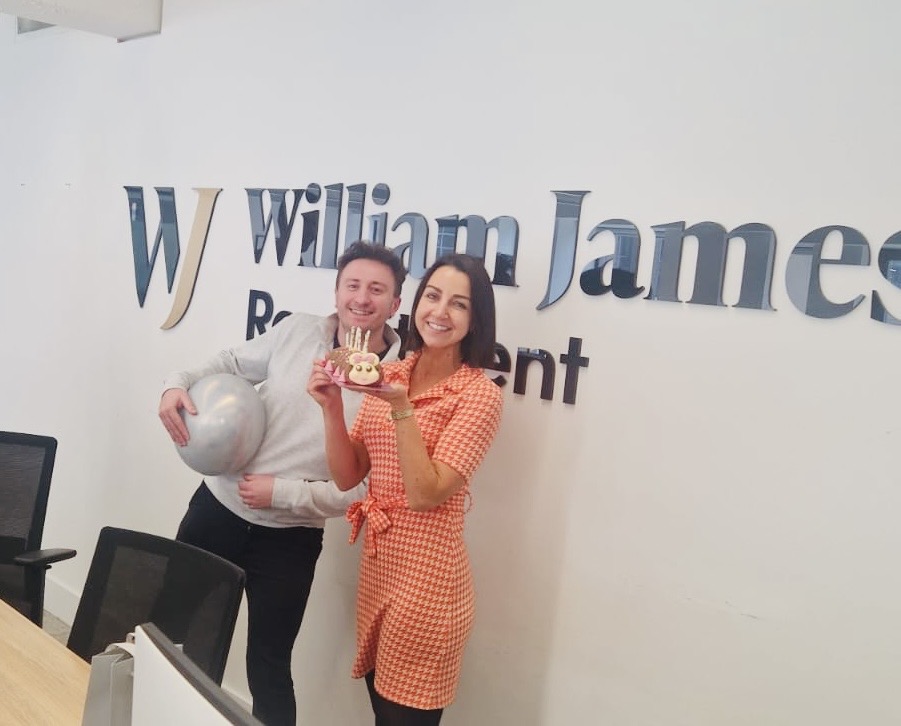 Wishing a very Happy Birthday for yesterday to our amazing Senior Recruiter Alice Winter! 🎈🎈🎈

All the best from all of us here at William James Recruitment.....and Tom! 😀

#happybirthday #enjoy #bestday #legalrecruitment #teamappreciation