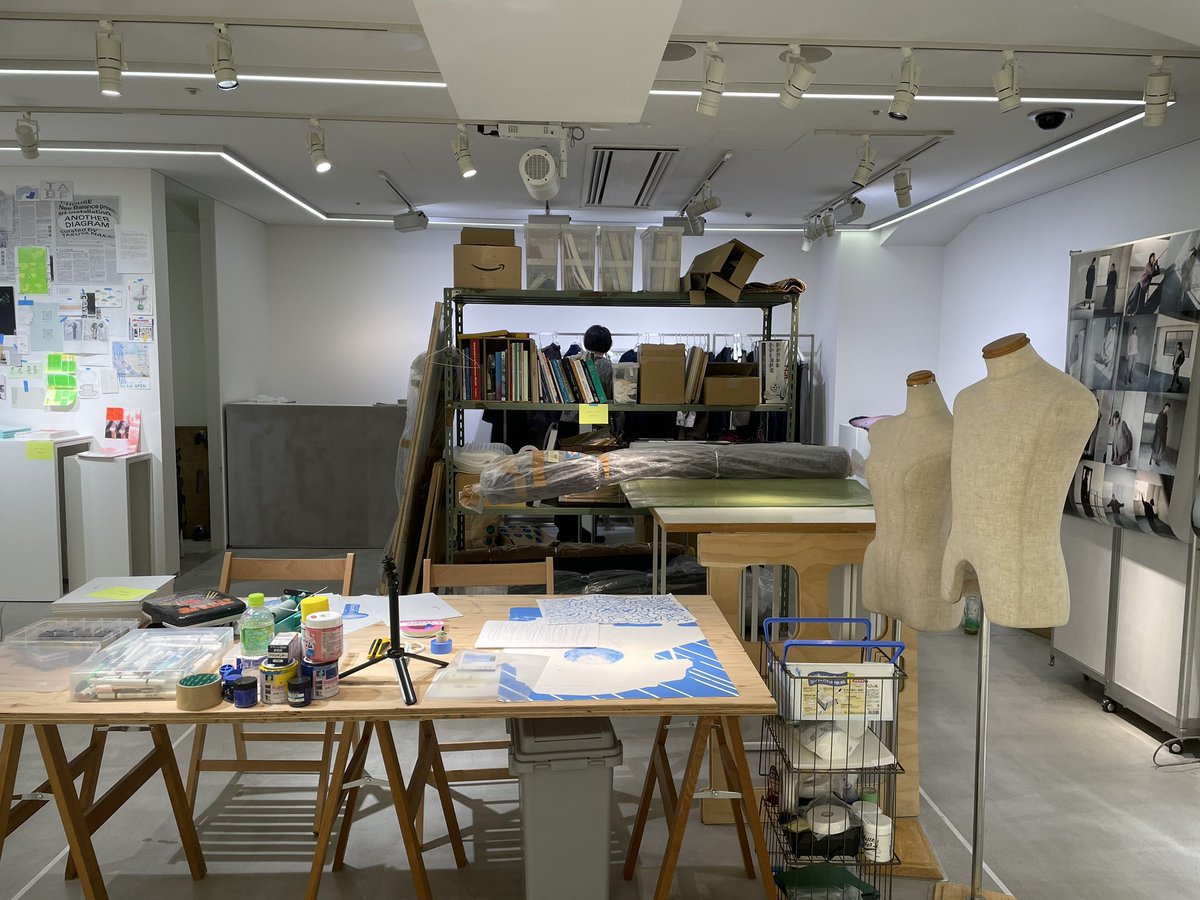 HiroQuazu's tweet photo. 「360×270cm（６帖サイズです）」
アパレルブランド「kaiki」×「へきち」の展示が明日から始まります！もし2組でアトリエを借りたとしたら？
■会期：4月17日（水）～29日（月・祝）
■会場：西武池袋本店2階（中央B7）＝アート カプセル＋
※最終日4月29日（月・祝）は当会場のみ午後6時閉場。 https://t.co/kqt4sY48y3