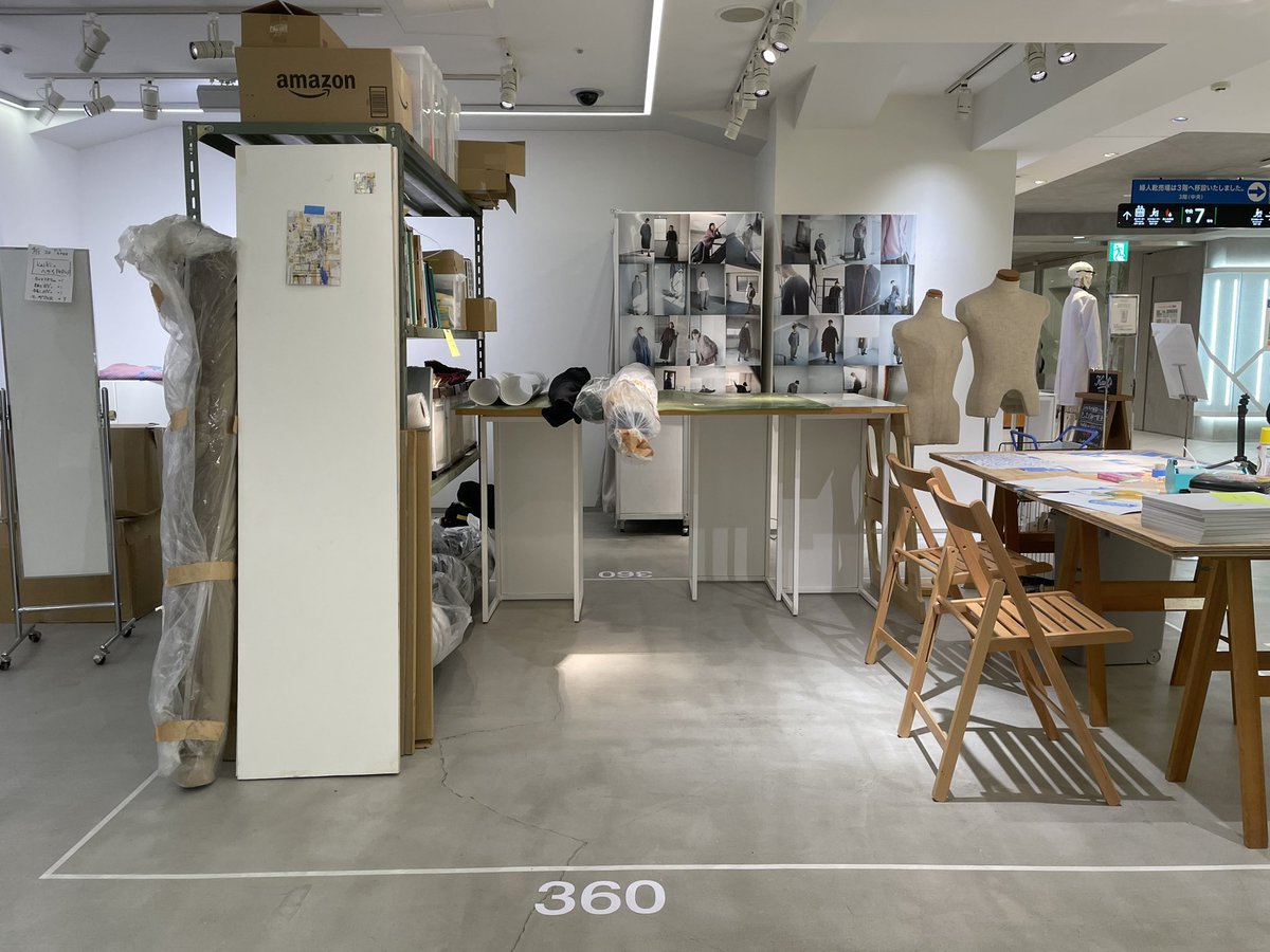 HiroQuazu's tweet photo. 「360×270cm（６帖サイズです）」
アパレルブランド「kaiki」×「へきち」の展示が明日から始まります！もし2組でアトリエを借りたとしたら？
■会期：4月17日（水）～29日（月・祝）
■会場：西武池袋本店2階（中央B7）＝アート カプセル＋
※最終日4月29日（月・祝）は当会場のみ午後6時閉場。 https://t.co/kqt4sY48y3