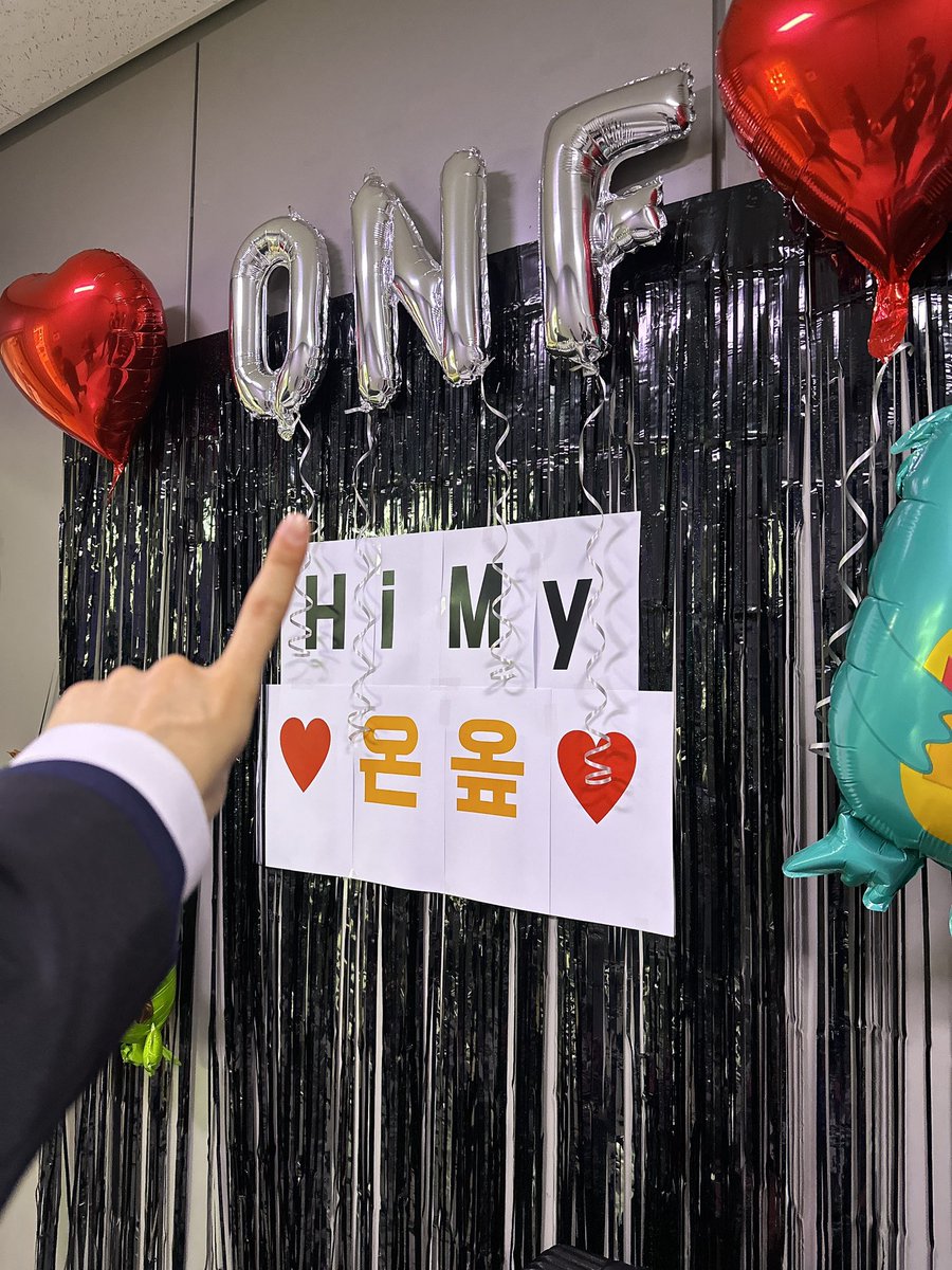 ONF_members's tweet photo. [#유 #U] 데뷔하고 두번째 1위를 받았어요🤩 진심으로 준비한 앨범,무대인만큼 이렇게 기쁜 상을 받게 되어서 영광이고 모두의 눈물이 앞으로 활동에 있어서 큰 힘이 될 것 같아요!! 사랑해 퓨즈!!!!!!💡❤️🧡💜🖤💚💙😈 https://t.co/olekNBczmc