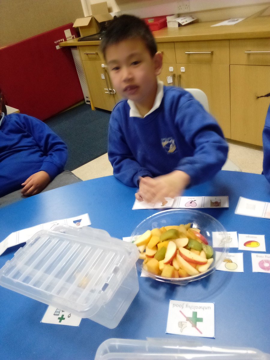 Lilliestop's tweet photo. Lilies enjoyed some sensory food play this afternoon feeding the monsters different healthy and unhealthy foods 🍍🥭🍪 @Topcliffeschool https://t.co/BALW86KOvA