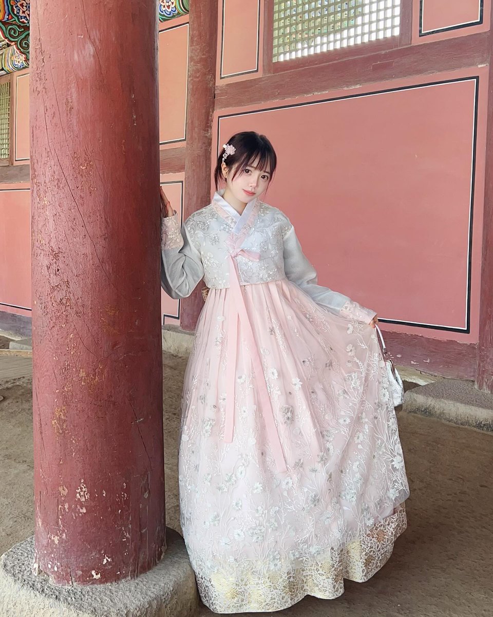 eclairnyan_cos's tweet photo. Annyonghaseyo~ 🌸
I came back from Korea 🇰🇷✨ I tried wearing ‘Hanbok’ \(//∇//)\ How do I look? 😳👉👈 

Come chat with me !❤️❤️ Going live in a bit! 💝🌟😍

https://t.co/duPBBwr2Xg

 Thank youuuuu 사랑해요🫰🏻🥰🥰
#hanbok #hanbokkorea #hanbokexperience #sakuratree https://t.co/hNFqsoq2un