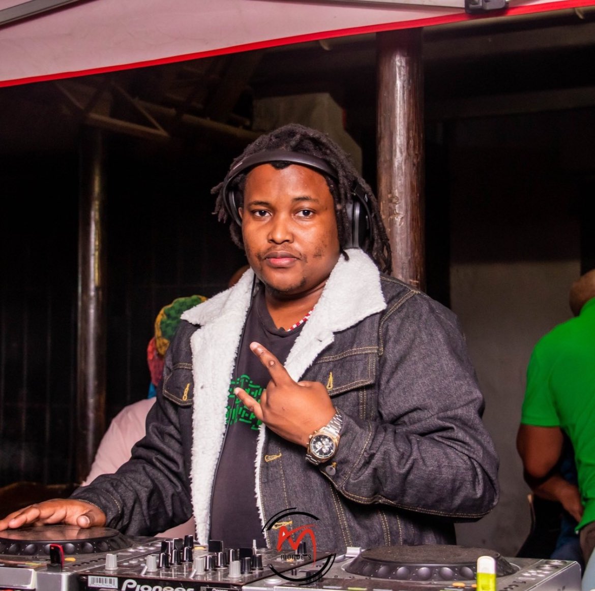 trufm's tweet photo. #3StepMix by Thapelo Thabzito Phailane
#ItsToooMuuuch π₯π₯#LunchTimeShandis https://t.co/e5gqPG48I8