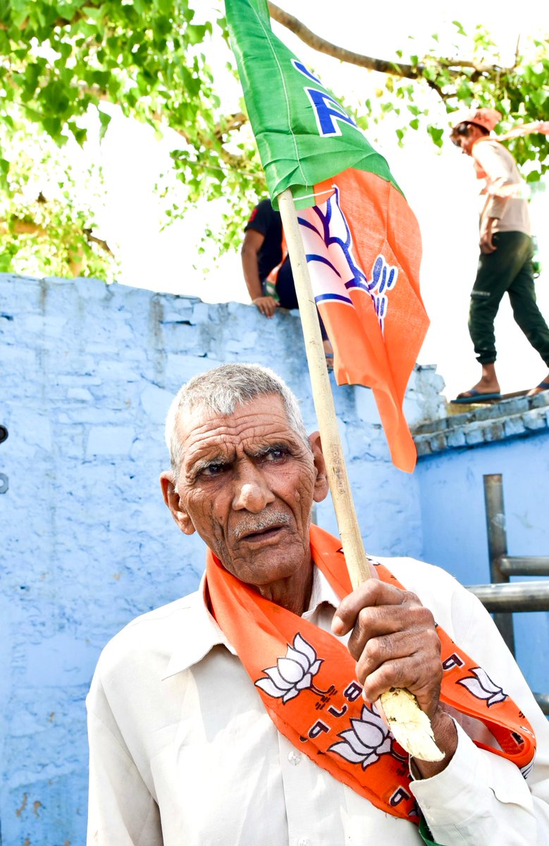 byadavbjp's tweet photo. अलवर है तैयार 
फिर एक बार मोदी सरकार 

आज किशनगढ़बास के अहीर बासना,  मुण्डावर में दरबारपुर, सुन्दर वाडी, भानोत, अजरका, अहीर भगोला, जाट भगोला, बासनी में अपने जनसम्पर्क कार्यक्रम के अंतर्गत अलवर की देवतुल्य जनता से मिला। 

चारों और मोदी लहर है क्यूंकि भारत विकसित राष्ट्र बनने के लिए अब संकल्पित हो चुका है।