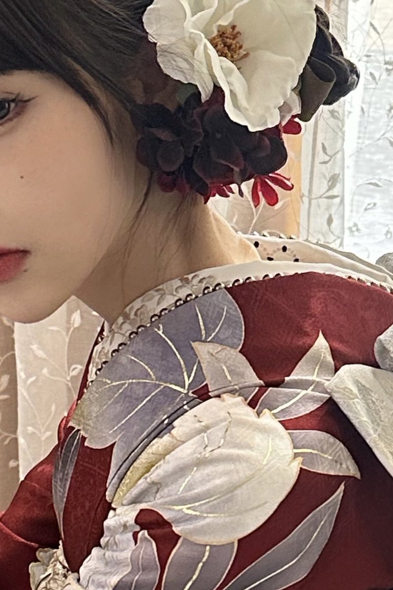 着物着た時に見えるうなじの隙間が好きなんだけど、伝わって欲しい。 https://t.co/Djfa9J5jzN