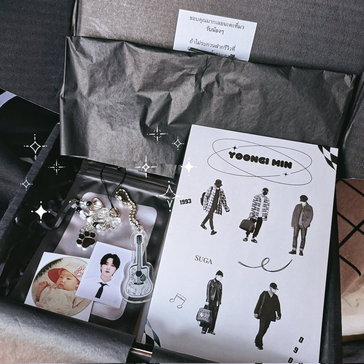 OctopuzyC's tweet photo. 📦🖤 GIVEAWAY #kikiview
ของแอค @rykeraidan
แพคของมาเท่สุดๆเลยค่ะ (♡ˊ͈ ꒳ ˋ͈)
เปิดมาเจอกิกิหัวเขียว555(?)
มีพวงกุญแจกีต้าร์จิ๊วที่ใช้ในคอนเสิร์ตด้วย อย่างงงเท่ 🖤🖤🖤ദ്ദി ˉ͈̀꒳ˉ͈́ )✧
#OCTOCATZROOM
#OCTOUNBOX https://t.co/TWdP1RiOON