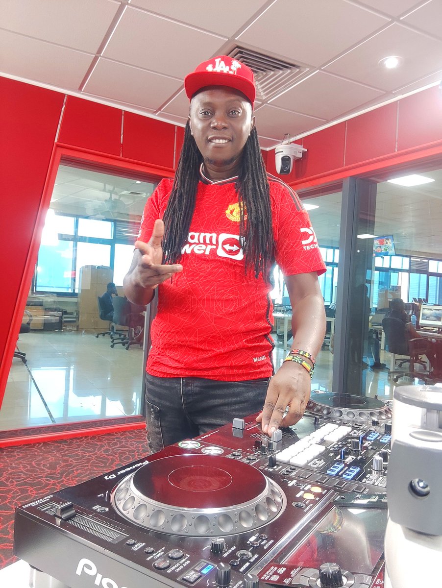 It's Drip Tuesday time na tuko ndaaaani 104.5 @vybezradioke one man army @deejaypatiz #vybeayard 🔥🔥🔥💯