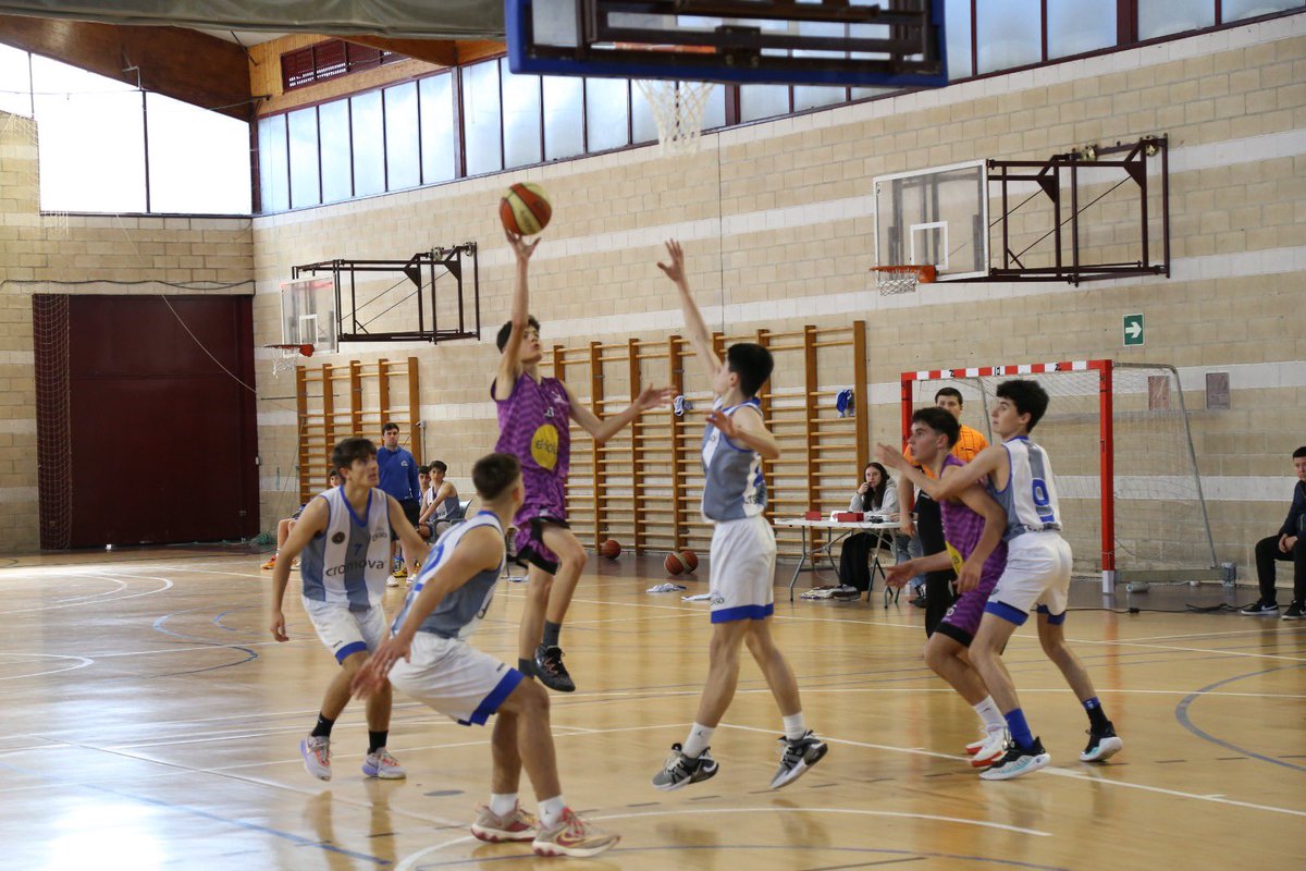 Ointxe's tweet photo. Kadete euskal liga 🏀⛹️‍♂️
Azken jardunaldian zekulako garaipena lortu zuen @davidpo10 -ren taldeak 💪🔝
@ekiolaenergia Ointxe! 81 ▶️ 71 @easobasket 
Zorionak mutilak, #F4gara 😈
Asteburuan Baskoniaren aurka izango dugu finalerdia eta Espainiako txapelketarako txartela jokoan. 🏀🏀 https://t.co/PkprjuVWKw