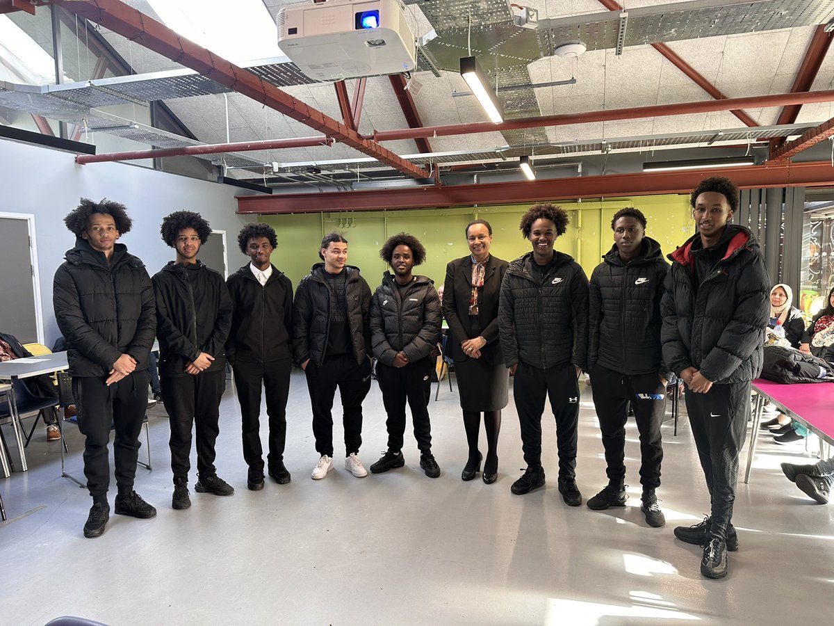 UzoIwobi's tweet image. Great opportunity to work with the most senior Black female officer in the UK #DrAlisonHeydari &amp;amp;her colleague Jonathan &amp;amp; @swpbpa members engaging with our diverse ethnic communities in Wales to contribute to their #PoliceRaceActionPlan #4AnAntiracistPoliceServiceUK @PoliceChiefs