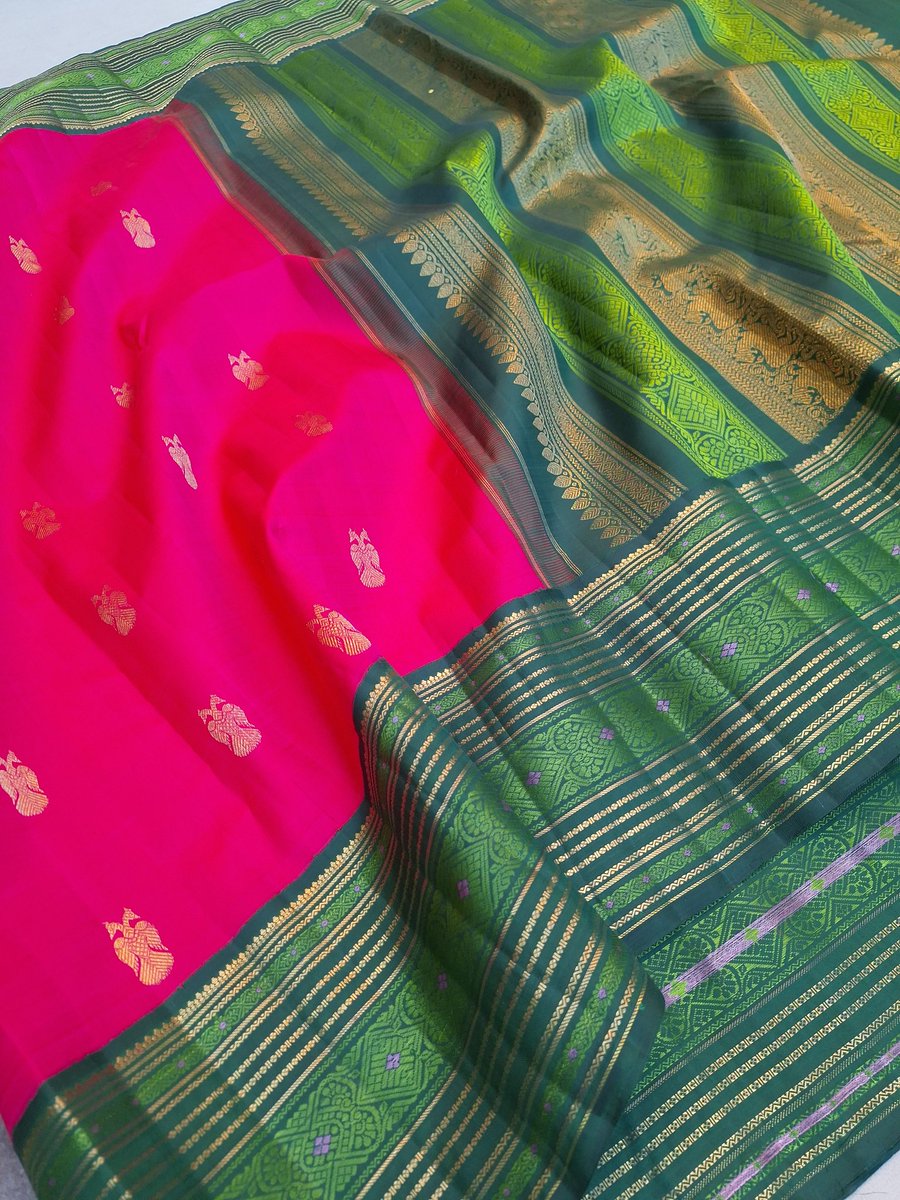 GO2Peak's tweet photo. #puresilk #purezari and #Silkthread mix. #korvai handloom silk saree.

Always fresh and vibrant, inspired by nature.  #RaniRose x Red dual shade with #Emeraldgreen contrast border. 

#gandaperunda motif. https://t.co/uTHpYaCvhA